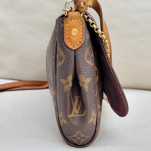 LOUIS VUITTON Favorite MM Monogram Bag - Picture 4 of 16